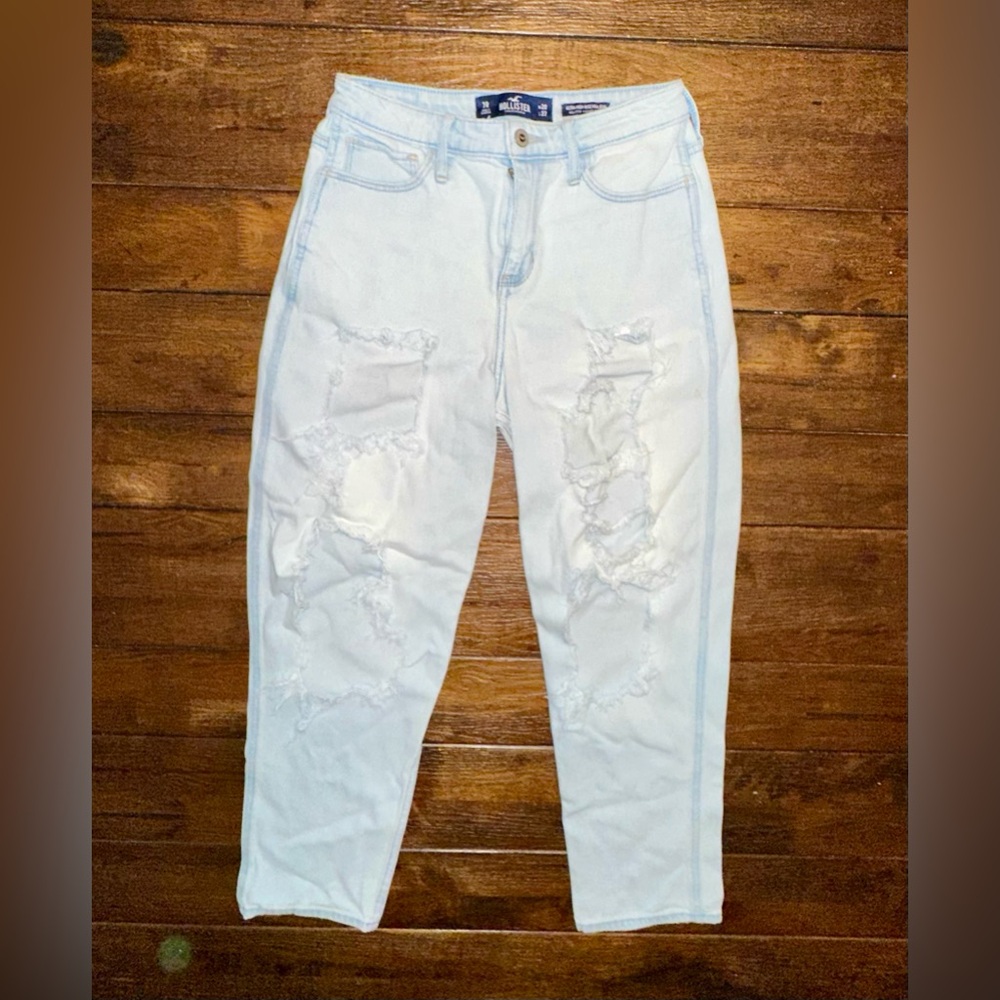 Hollister Ultra High-Rise Ripped Light Wash Mom Jean